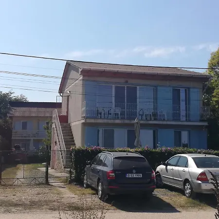 Cozy #3, With Balcony 公寓