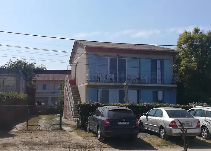 Cozy #3, With Balcony 公寓